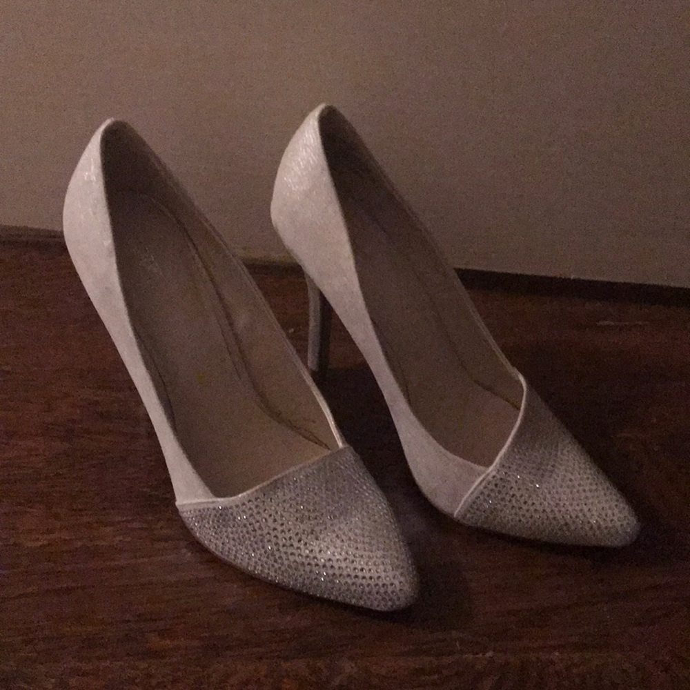 Apt 9 champagne/silver heels. Size 7.5 NEVER WORN
